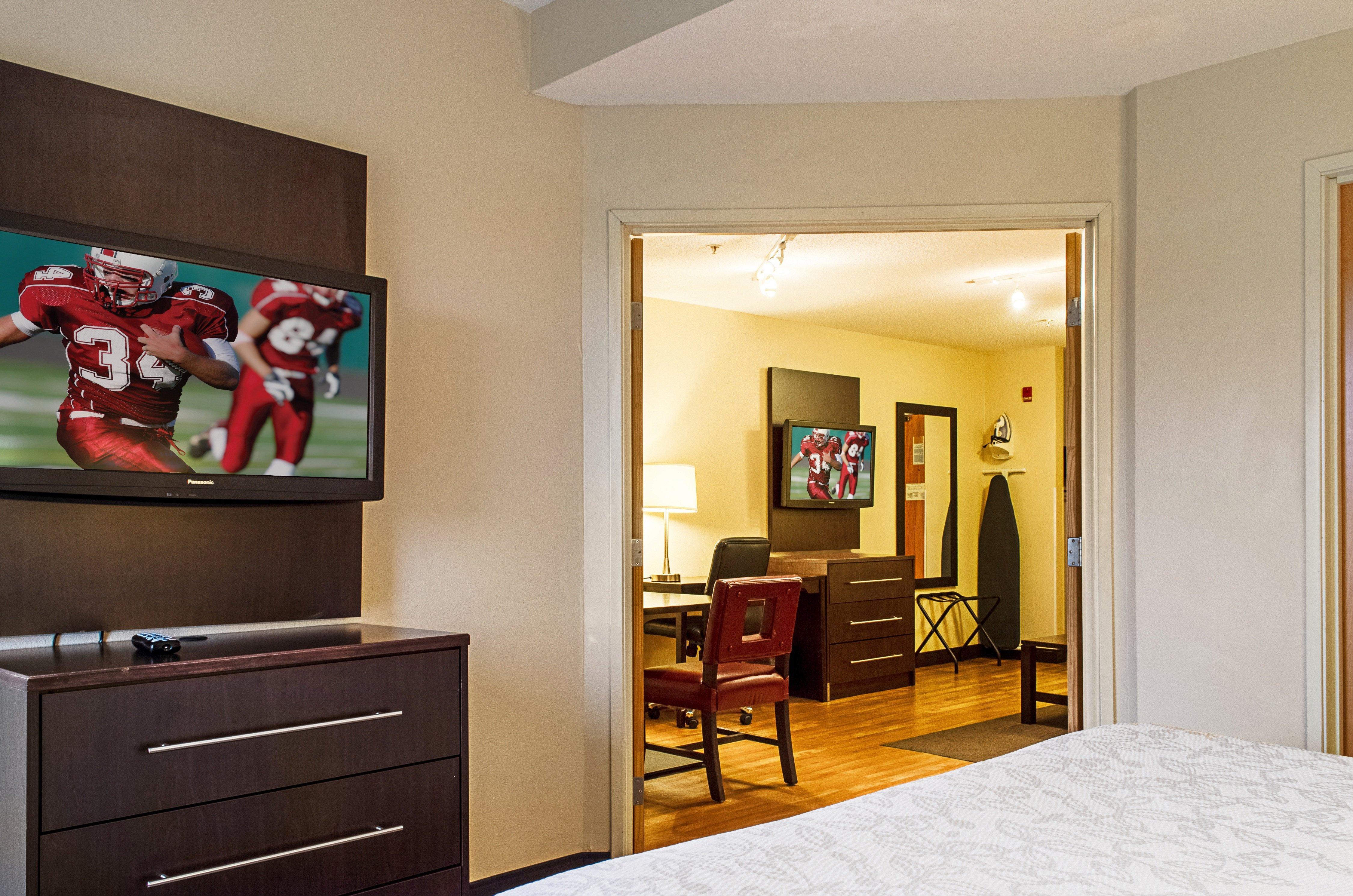 Red Roof Inn Plus+ Boston - Logan Saugus Exterior foto