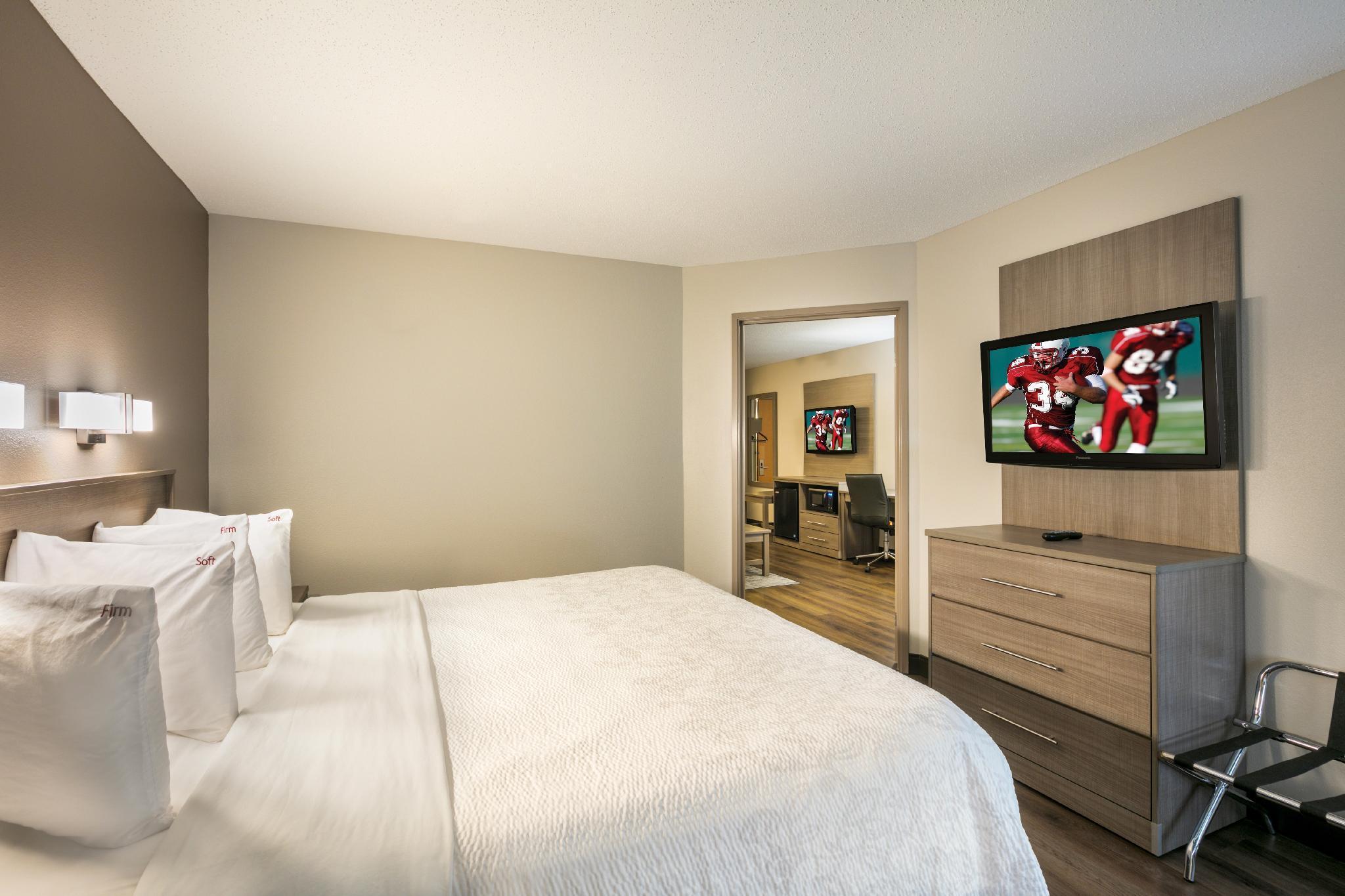 Red Roof Inn Plus+ Boston - Logan Saugus Exterior foto