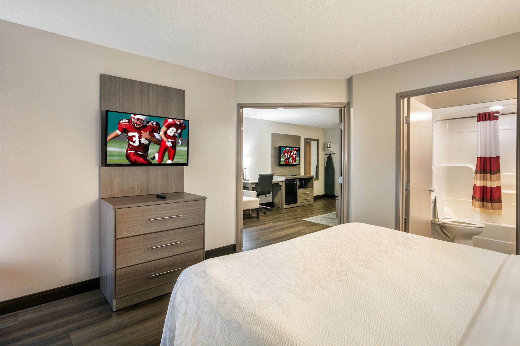 Red Roof Inn Plus+ Boston - Logan Saugus Exterior foto