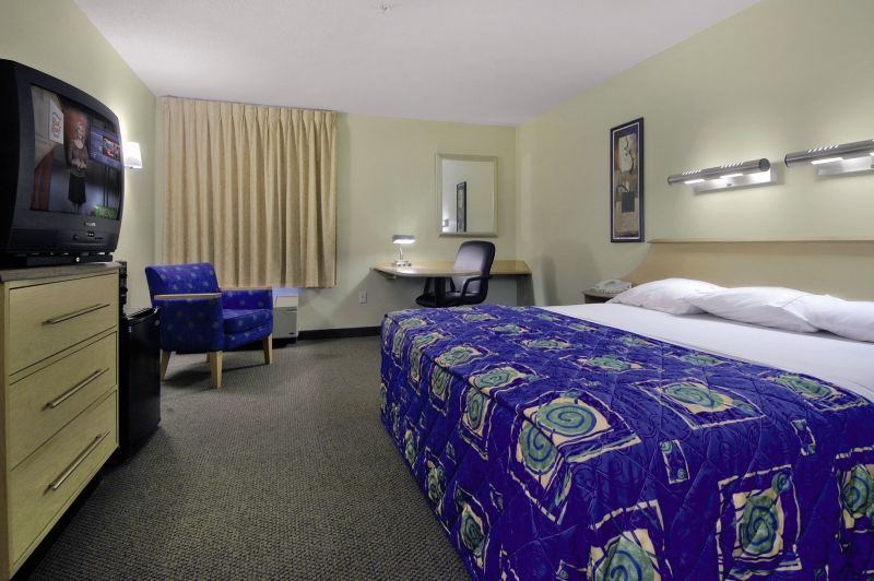 Red Roof Inn Plus+ Boston - Logan Saugus Quarto foto