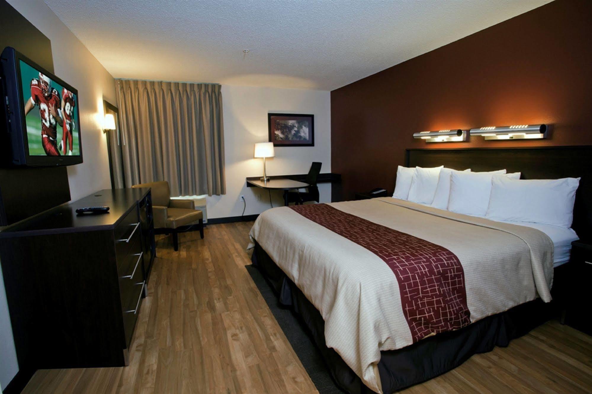Red Roof Inn Plus+ Boston - Logan Saugus Exterior foto